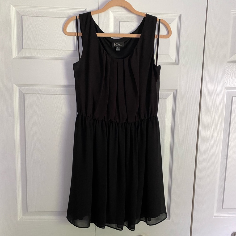 black sleeveless dress